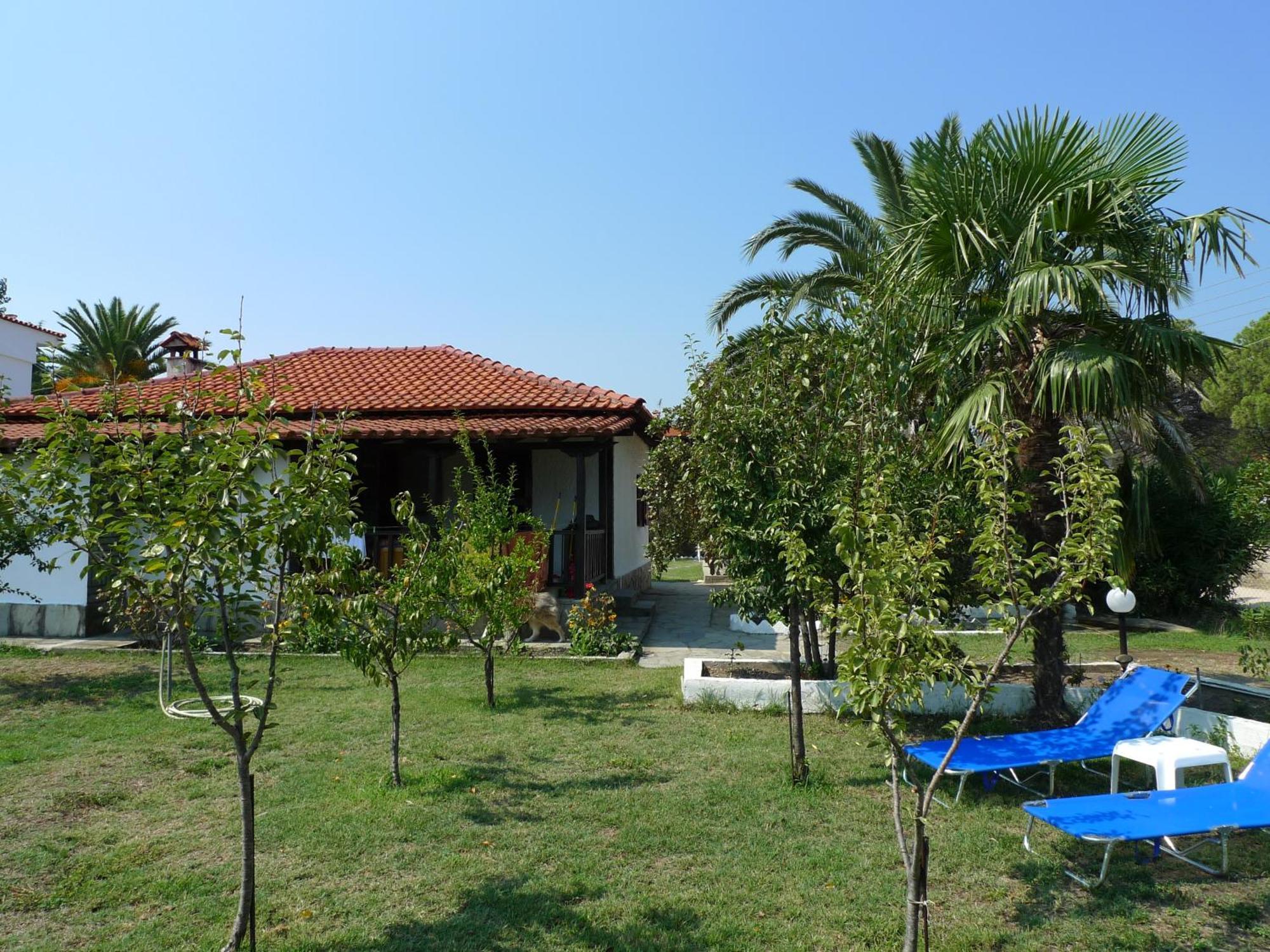 Lampos House *