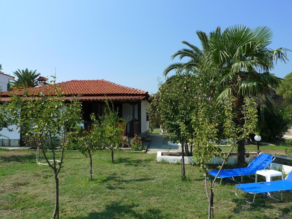 Lampos House