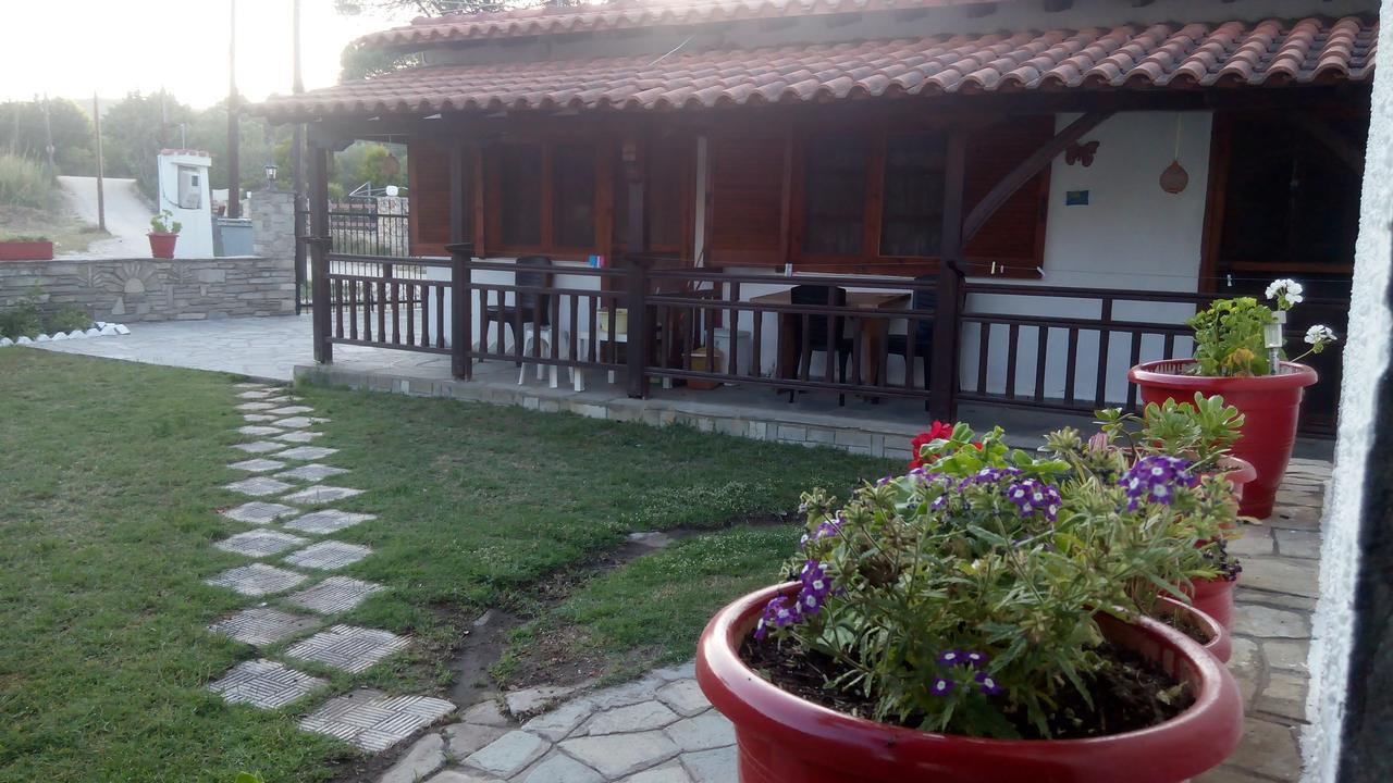 Lampos House *