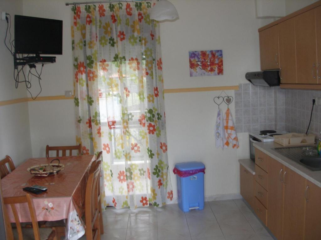 Apartment Lampos House *