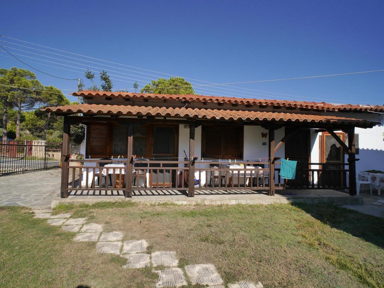 Lampos House *